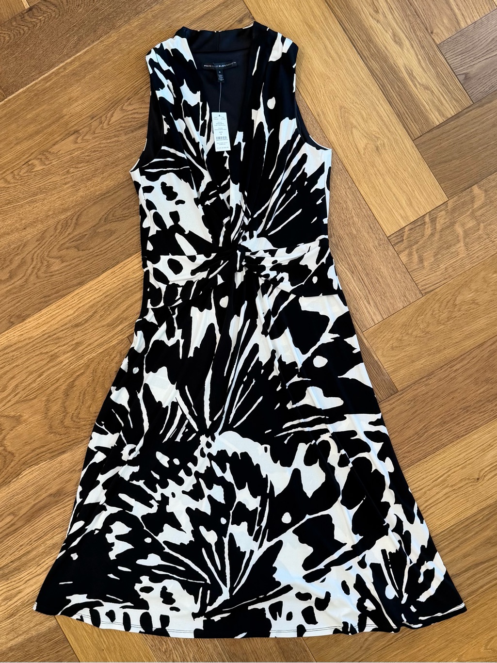 Nwt White House Black Market Size 6 Sleeveless Black & White Twist-Front Dress